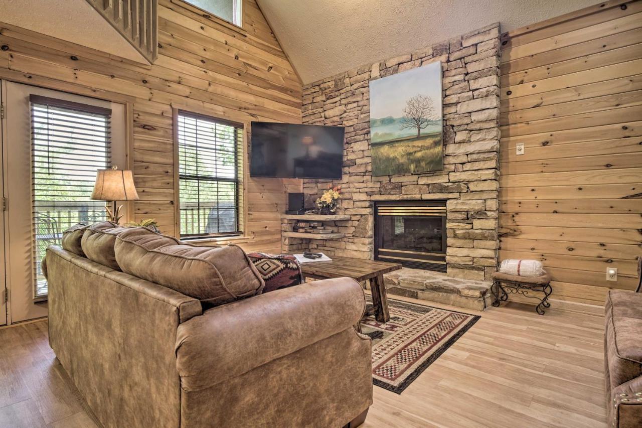 Rustic Pigeon Forge Home With Private Hot Tub! Экстерьер фото