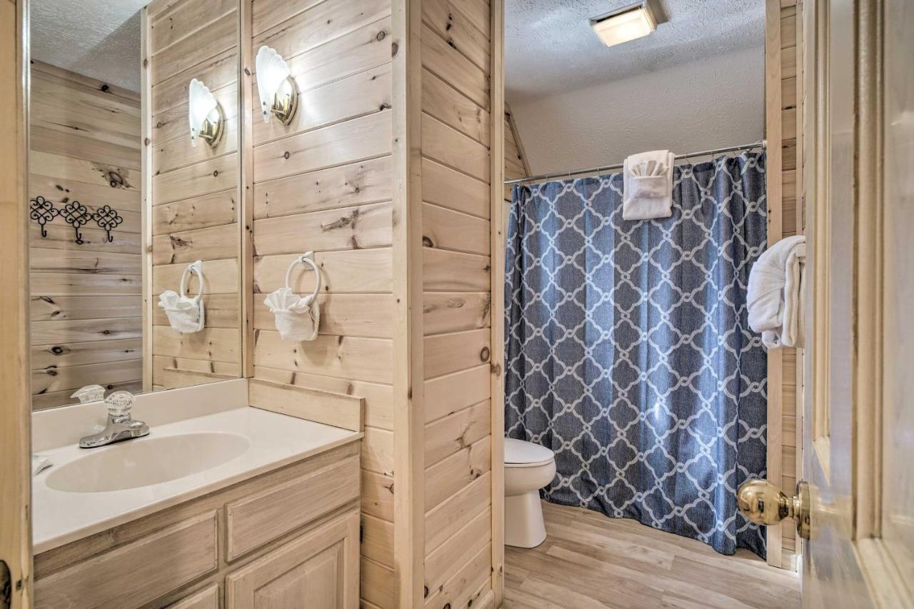 Rustic Pigeon Forge Home With Private Hot Tub! Экстерьер фото