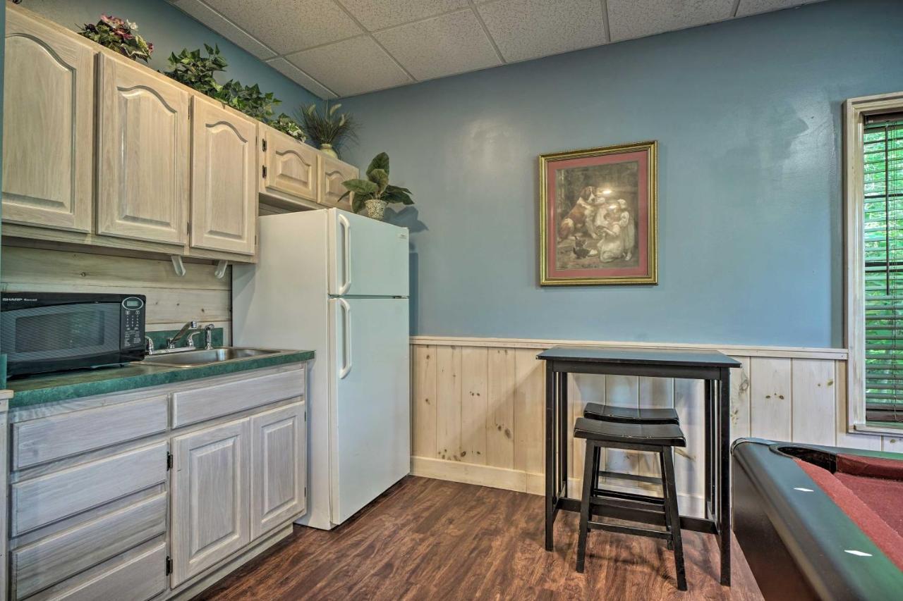 Rustic Pigeon Forge Home With Private Hot Tub! Экстерьер фото