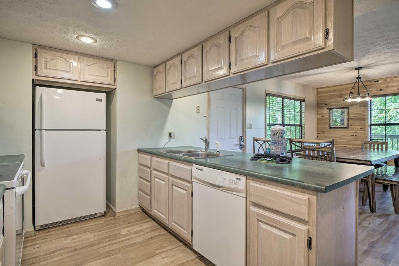 Rustic Pigeon Forge Home With Private Hot Tub! Экстерьер фото