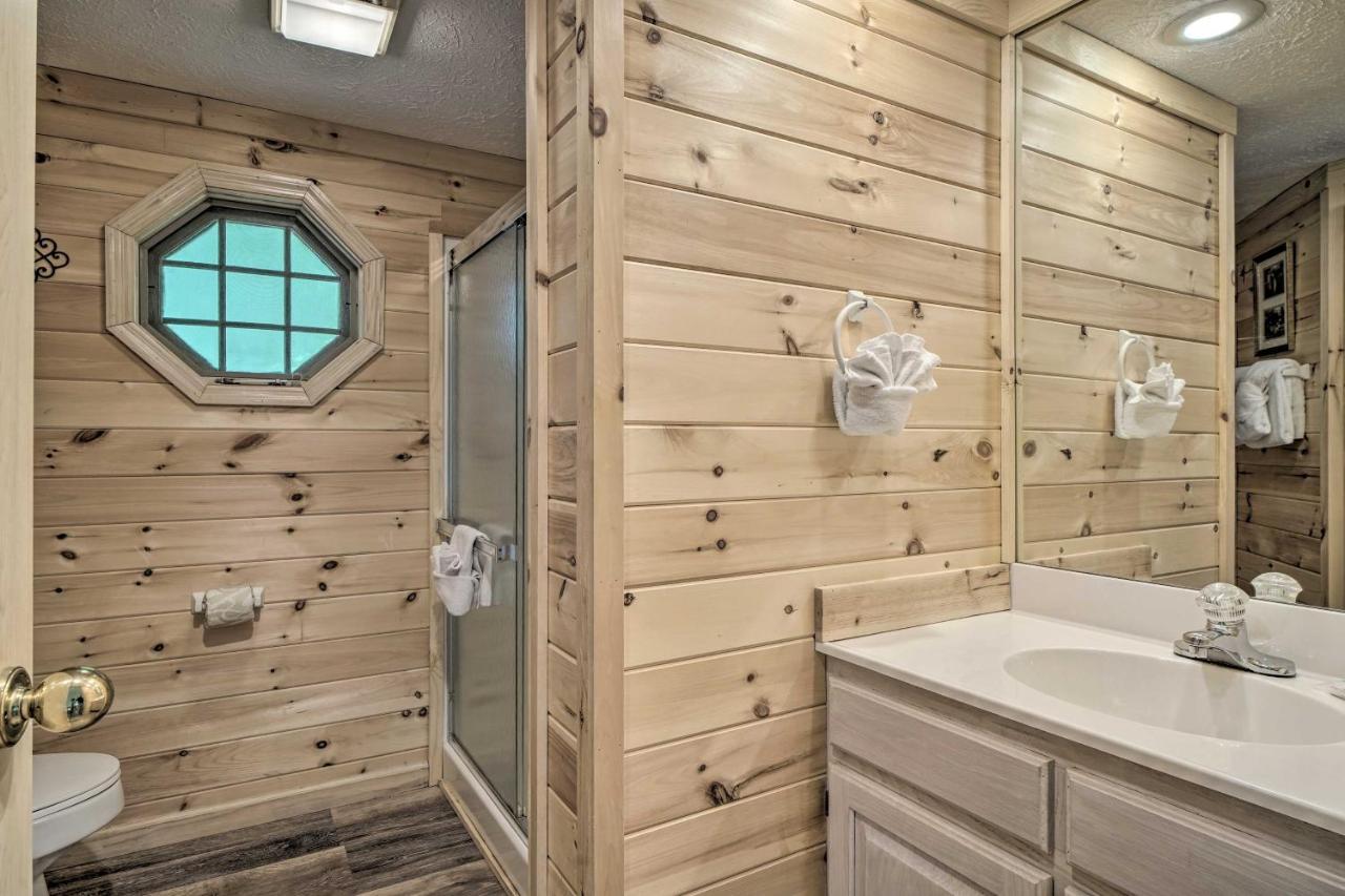 Rustic Pigeon Forge Home With Private Hot Tub! Экстерьер фото